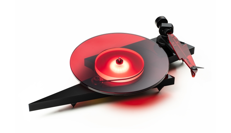 HiFi AC/DC-Plattenspieler von Pro-Ject mit LED-Ring unter dem Acryl-Subteller  - News, Bild 1